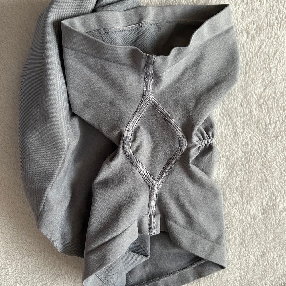 Alphalete Amplify Shorts 3.5” Inseam Thundercloud - Picture 6 of 11